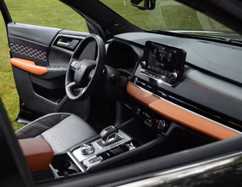 Interior 2023–25 Mitsubishi Outlander PHEV [North America] '2022–25