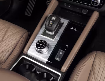Interior Mitsubishi Outlander PHEV [EU-spec] '2025–pr.