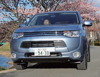 Mitsubishi Outlander PHEV [Japan] '2012–15