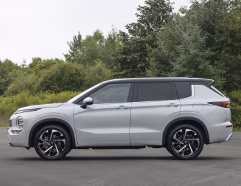 Mitsubishi Outlander PHEV [Japan] '2021–24