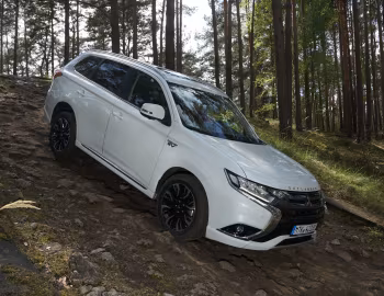 Mitsubishi Outlander PHEV [Worldwide] '2015–18