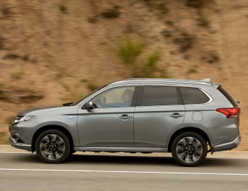 Mitsubishi Outlander PHEV [Worldwide] '2015–18