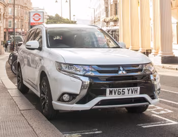 Mitsubishi Outlander PHEV [UK-spec] '2015–18