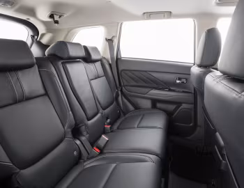 Интерьер Mitsubishi Outlander PHEV [Worldwide] '2015–18