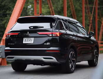 2023–25 Mitsubishi Outlander PHEV [North America] '2022–25