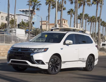 2018 Mitsubishi Outlander GT PHEV Exterior Package [North America] '2017–18