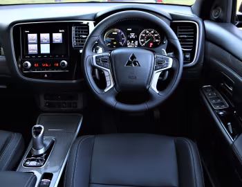 Торпедо Mitsubishi Outlander PHEV [UK-spec] '2018–21
