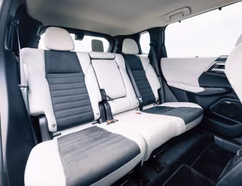 Interior Mitsubishi Outlander PHEV [Japan] '2024–pr.