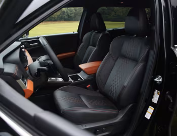 Interior 2023–25 Mitsubishi Outlander PHEV [North America] '2022–25