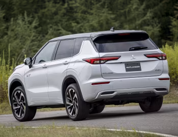 Mitsubishi Outlander PHEV [Japan] '2021–24