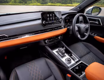 Interior Mitsubishi Outlander PHEV [Japan] '2021–24
