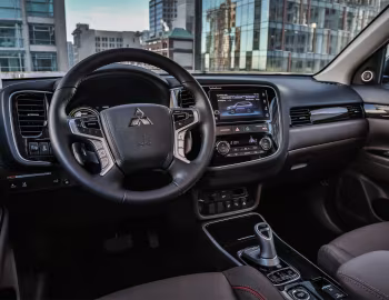 Торпедо 2018 Mitsubishi Outlander PHEV [North America] '2017–18