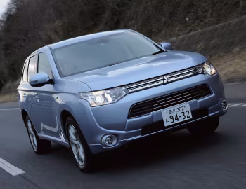 Mitsubishi Outlander PHEV [Japan] '2012–15