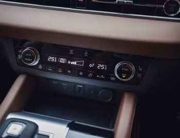 Interior Mitsubishi Outlander PHEV [Japan] '2024–pr.