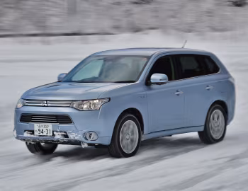 Mitsubishi Outlander PHEV [Japan] '2012–15
