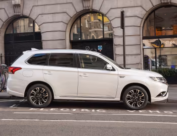Mitsubishi Outlander PHEV [UK-spec] '2015–18