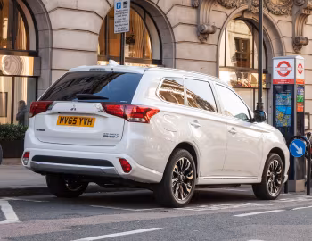 Mitsubishi Outlander PHEV [UK-spec] '2015–18