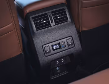 Interior Mitsubishi Outlander PHEV [Japan] '2024–pr.
