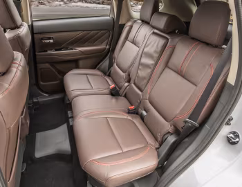 Інтер'єр 2018 Mitsubishi Outlander PHEV [North America] '2017–18