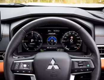 Painel Mitsubishi Outlander PHEV [Japan] '2021–24