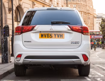 Mitsubishi Outlander PHEV [UK-spec] '2015–18