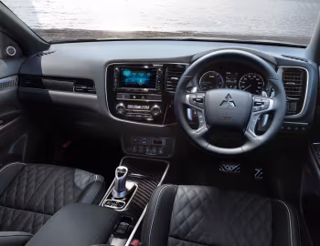 Торпедо Mitsubishi Outlander PHEV [Japan] '2018–21