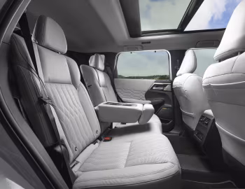 Interior Mitsubishi Outlander PHEV [EU-spec] '2025–pr.