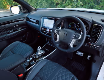 Painel frontal Mitsubishi Outlander PHEV [Japan] '2018–21