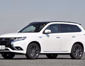 Mitsubishi Outlander PHEV [Japan] '2015–18
