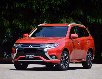 Mitsubishi Outlander PHEV [Japan] '2015–18