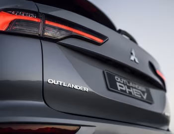 Mitsubishi Outlander PHEV [EU-spec] '2025–pr.