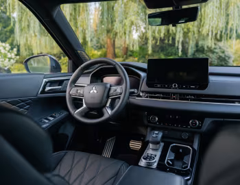 Торпедо 2027 Mitsubishi Outlander PHEV "Black Edition" [North America] '2026