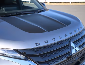 Mitsubishi Outlander PHEV "Black Edition Premium" [Japan] '01.2023