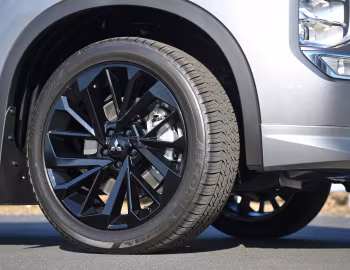 Mitsubishi Outlander PHEV "Black Edition Premium" [Japan] '01.2023