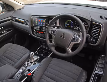 Торпедо Mitsubishi Outlander PHEV Commercial [UK-spec] '2019–21