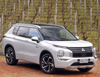 Mitsubishi Outlander PHEV Exceed Tourer [Australia] '2022–25
