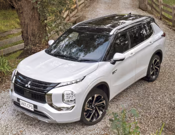 Mitsubishi Outlander PHEV Exceed Tourer [Australia] '2022–25