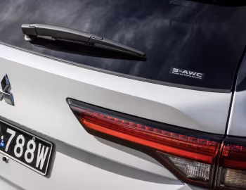 Mitsubishi Outlander PHEV GSR [Australia] '2024–25
