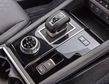 Interior Mitsubishi Outlander PHEV GSR [Australia] '2024–25