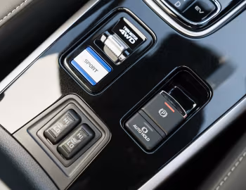 Interior Mitsubishi Outlander PHEV GSR [Australia] '2020–22
