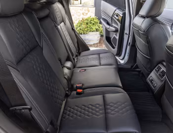 Interior Mitsubishi Outlander PHEV GSR [Australia] '2024–25