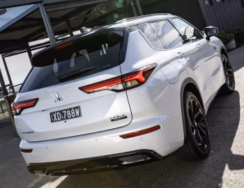 Mitsubishi Outlander PHEV GSR [Australia] '2024–25