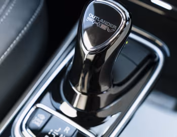 Interior Mitsubishi Outlander PHEV GSR [Australia] '2020–22