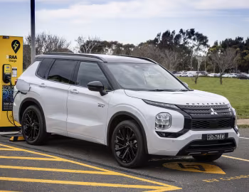 Mitsubishi Outlander PHEV GSR [Australia] '2024–25