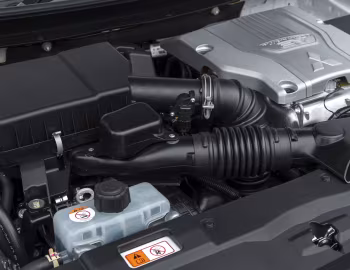 Под капотом Mitsubishi Outlander PHEV GX5h [UK-spec] '2015