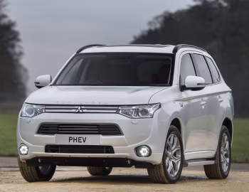 Mitsubishi Outlander PHEV GX5h [UK-spec] '2015