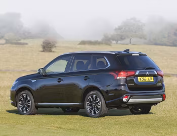 Mitsubishi Outlander PHEV "Juro" [UK-spec] '2016–18