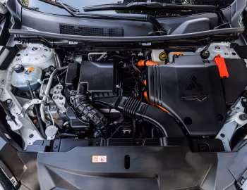 Sous la capuche Mitsubishi Outlander PHEV Signature [Latam] '2025–pr.
