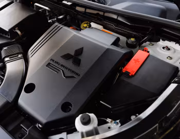 Sous la capuche Mitsubishi Outlander PHEV Signature [Latam] '2025–pr.