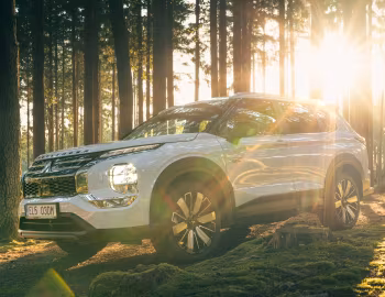 Mitsubishi Outlander PHEV Trail Pack [EU-spec] '2025–pr.